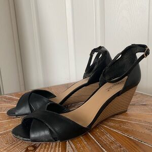 Used Shoe Dazzle Black Mini Wedge Sandals Size 10